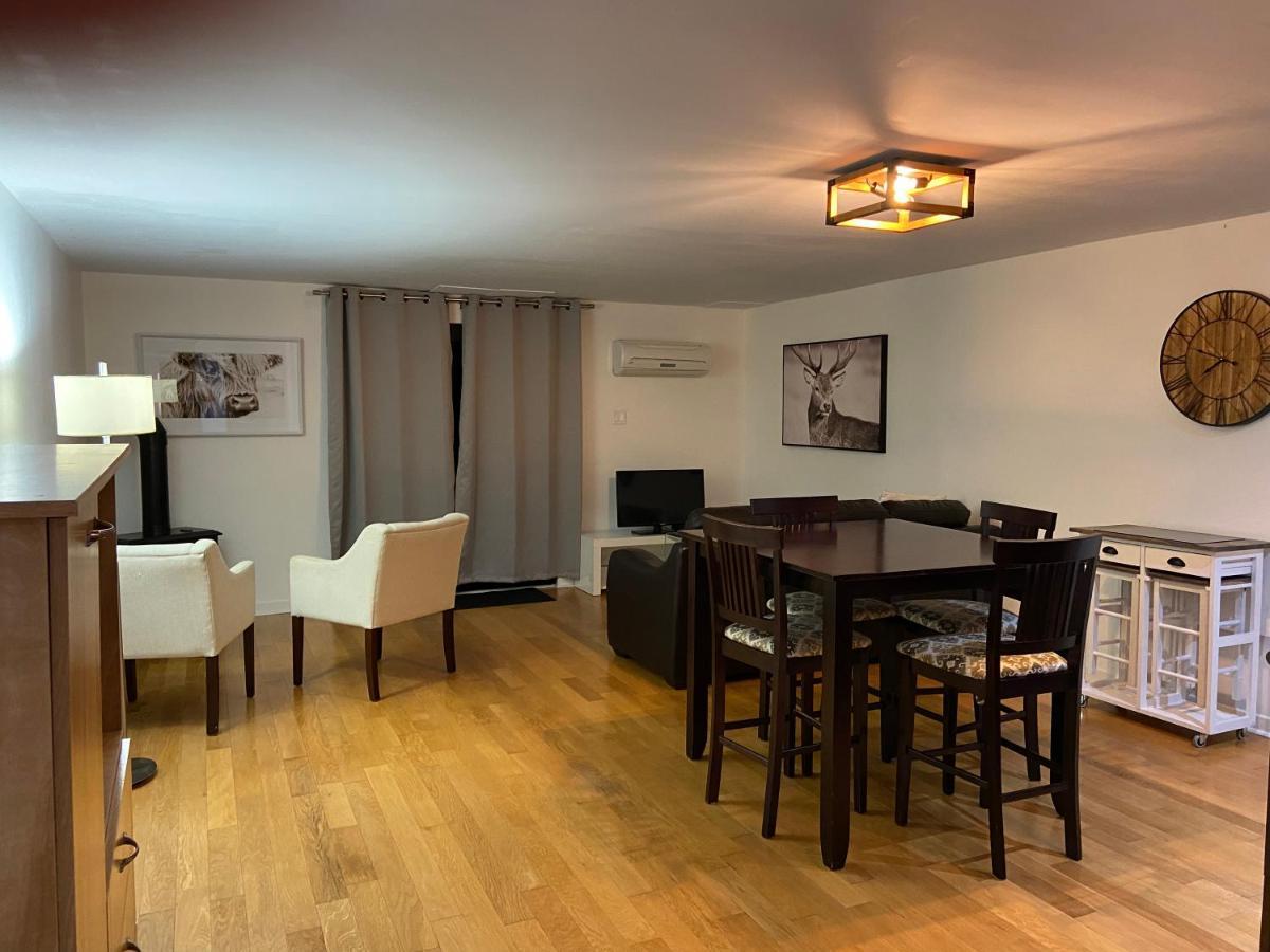 Condo Hotel Au Pied Du Mont Orford Екстериор снимка