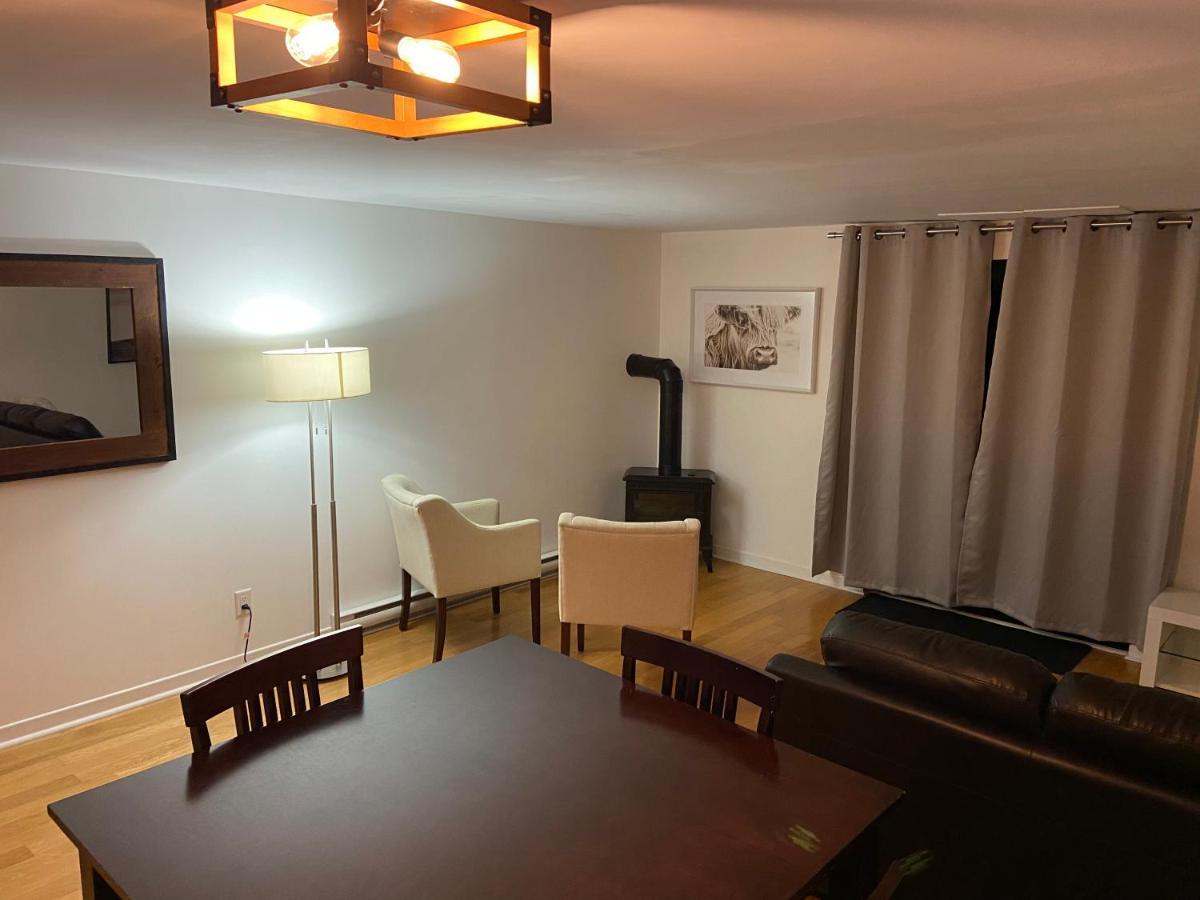 Condo Hotel Au Pied Du Mont Orford Екстериор снимка