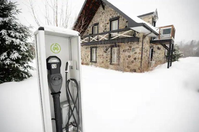 Condo Hotel Au Pied Du Mont Orford Екстериор снимка