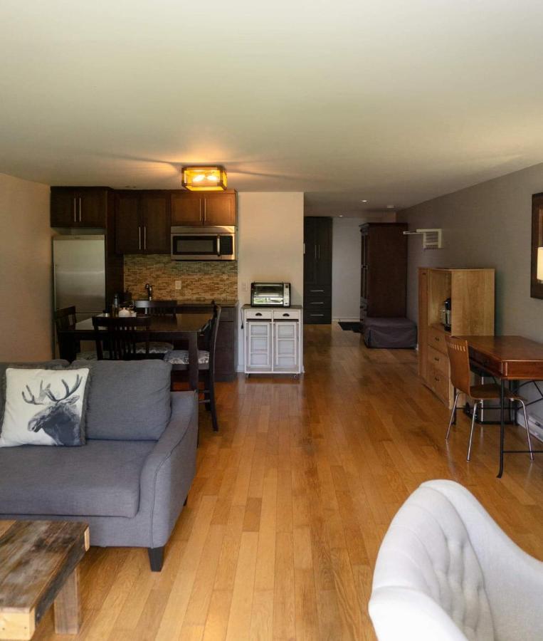 Condo Hotel Au Pied Du Mont Orford Екстериор снимка