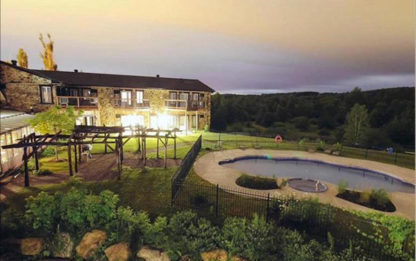 Condo Hotel Au Pied Du Mont Orford Екстериор снимка
