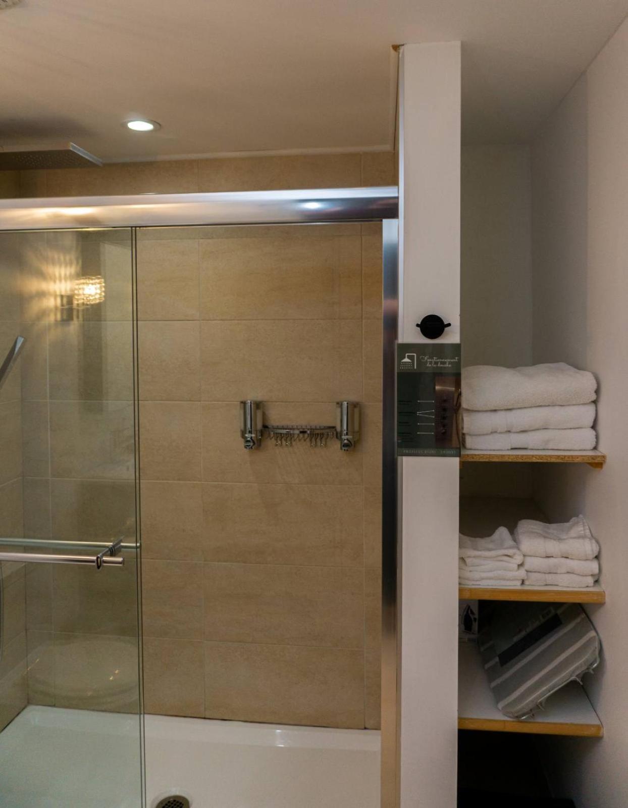 Condo Hotel Au Pied Du Mont Orford Стая снимка
